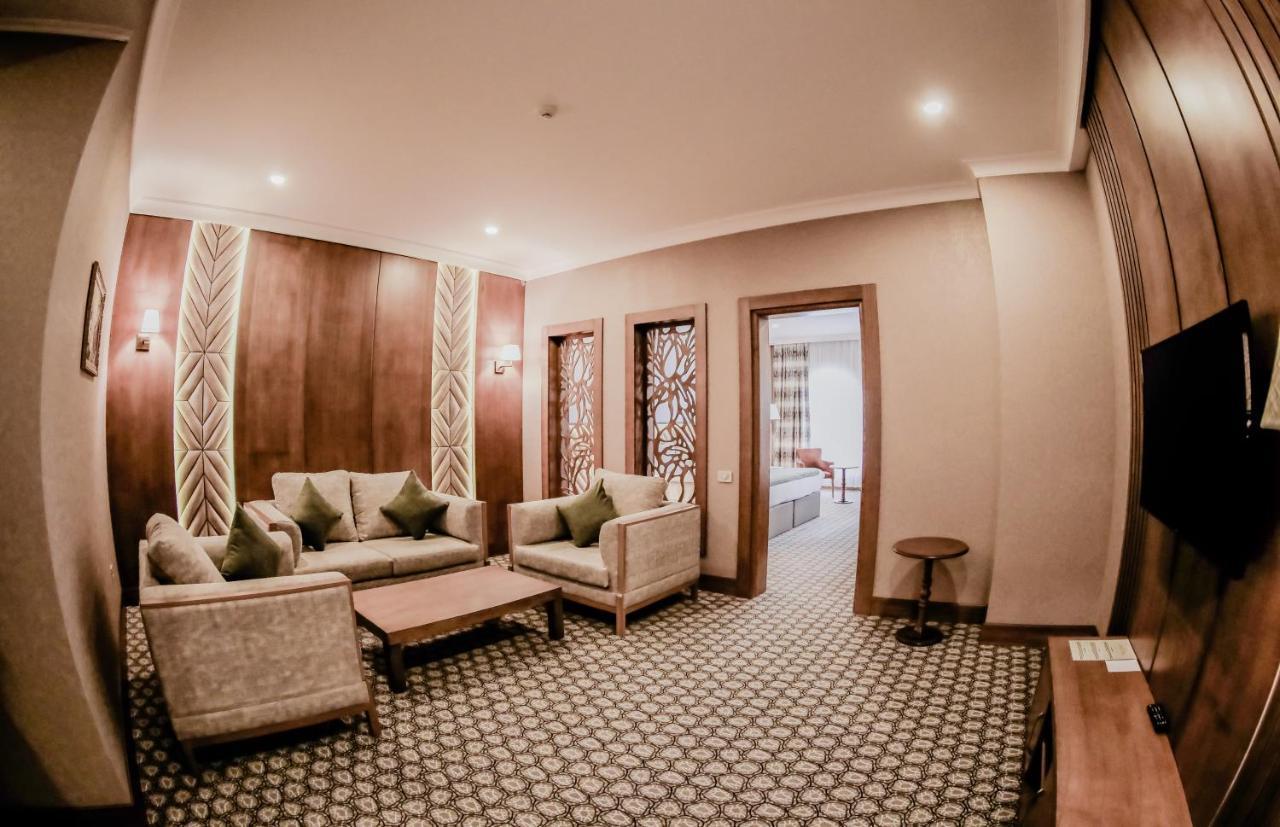 Madison Hotel Bakoe Buitenkant foto