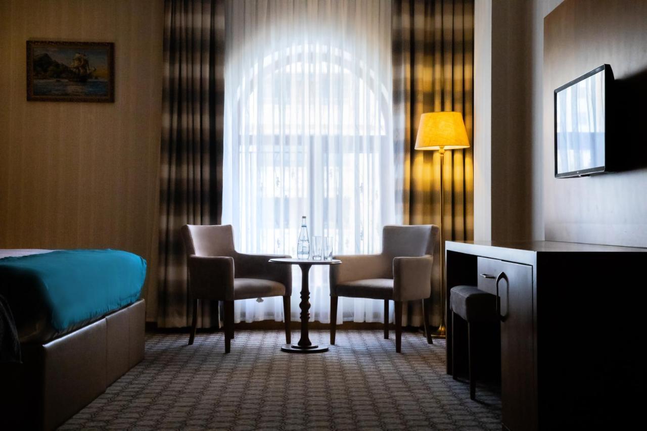 Madison Hotel Bakoe Buitenkant foto