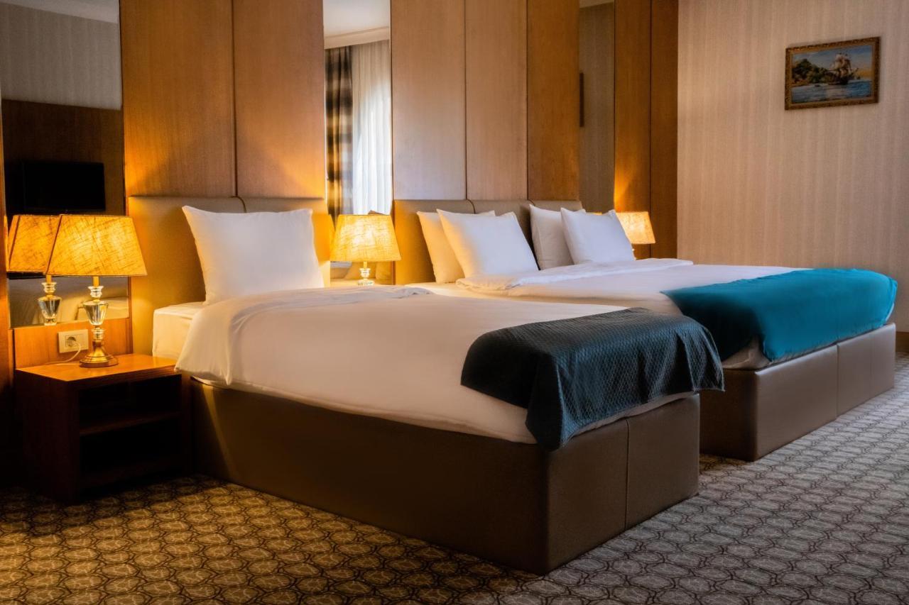 Madison Hotel Bakoe Buitenkant foto