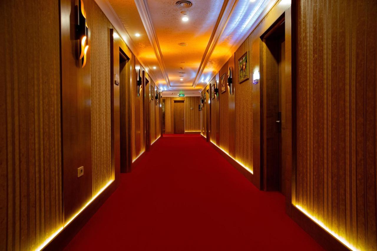Madison Hotel Bakoe Buitenkant foto