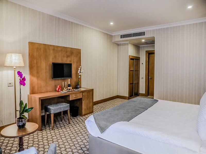 Madison Hotel Bakoe Buitenkant foto