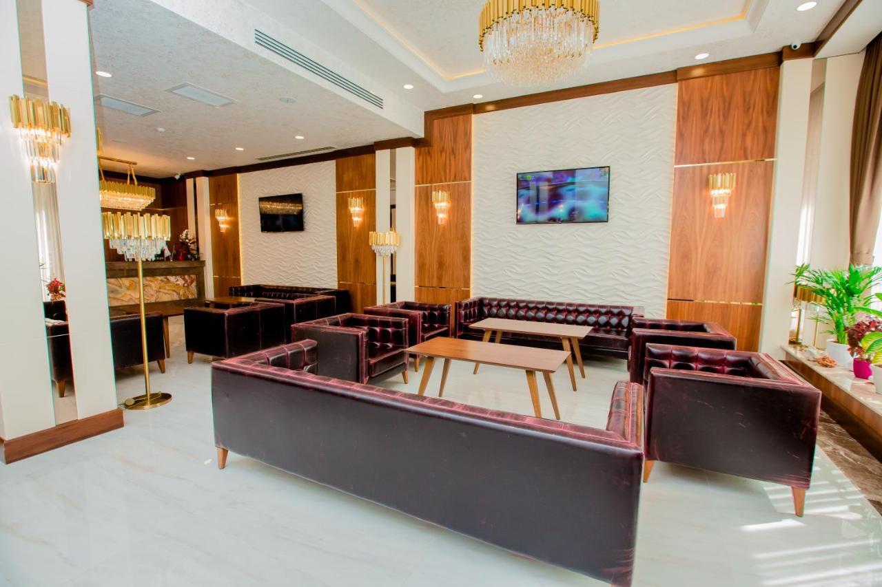 Madison Hotel Bakoe Buitenkant foto
