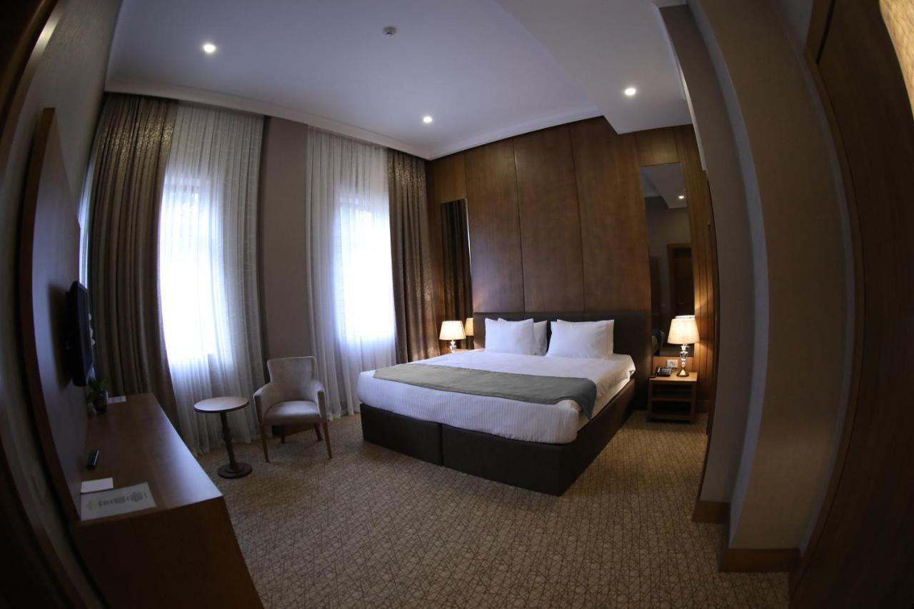 Madison Hotel Bakoe Buitenkant foto