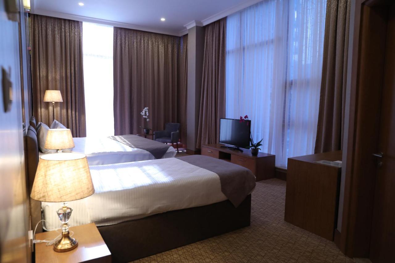 Madison Hotel Bakoe Buitenkant foto