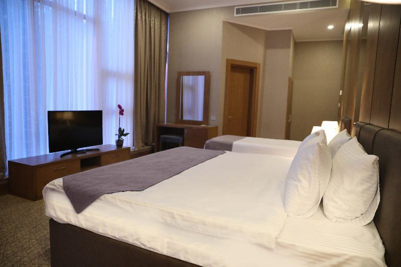 Madison Hotel Bakoe Buitenkant foto